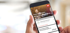 Hand hält Smartphone mit abgebildeter Mein A1 App.
